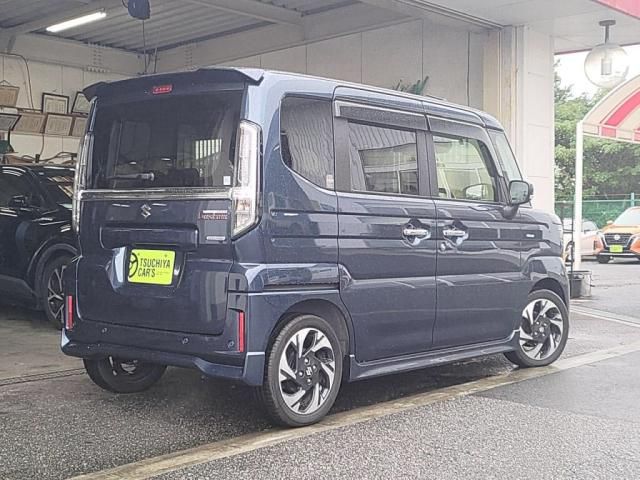 Mazda Bongo front view