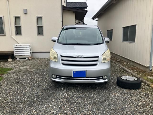 Mazda Bongo front view