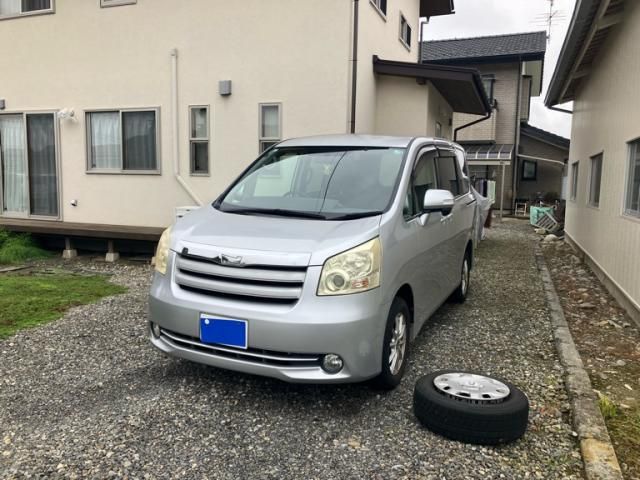 Mazda Bongo rear view