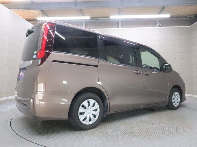 Mazda Bongo front view