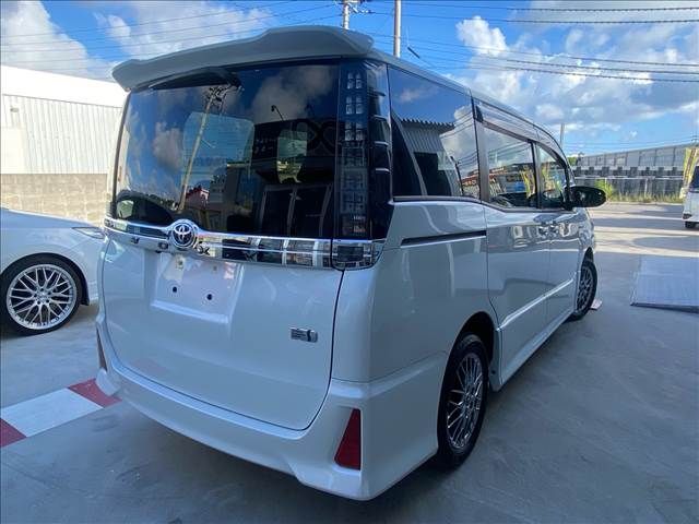 Mazda Bongo front view