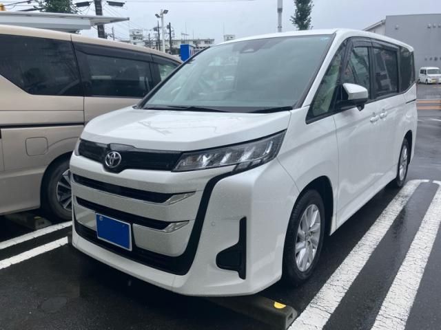 Mazda Bongo front view