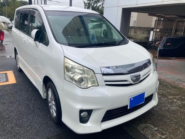 Mazda Bongo front view