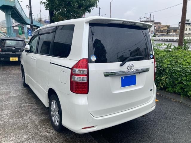 Mazda Bongo rear view