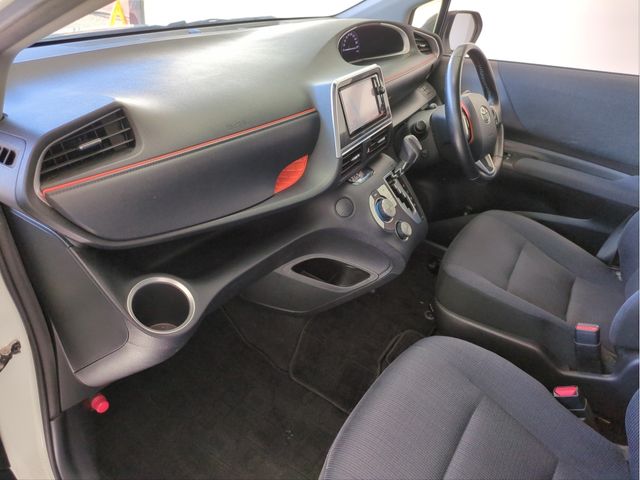 Mazda Bongo rear view