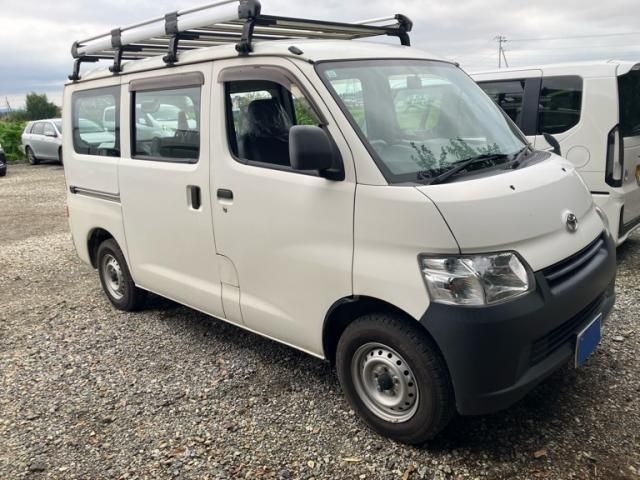 Mazda Bongo front view