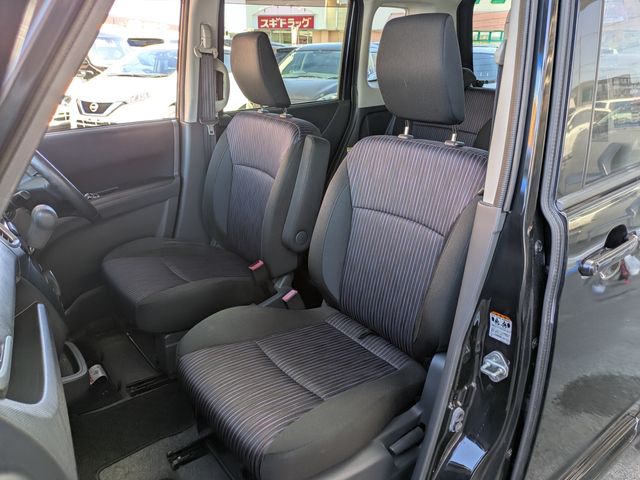 Mazda Bongo rear view