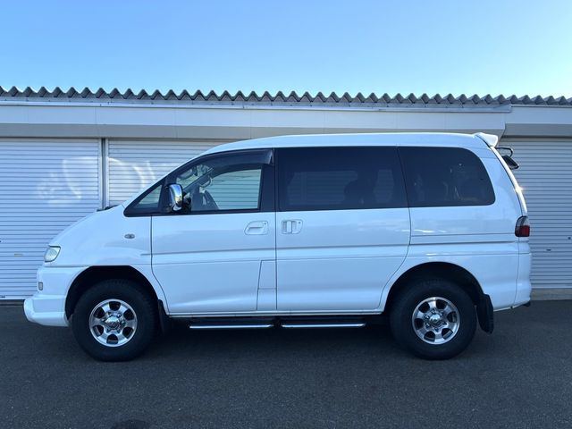 Mazda Bongo front view