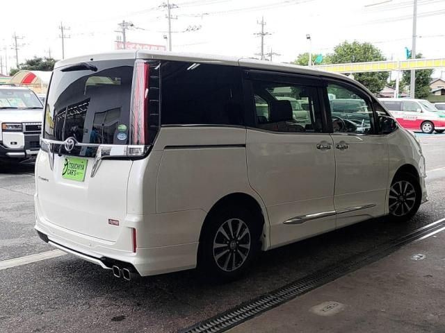 Mazda Bongo front view