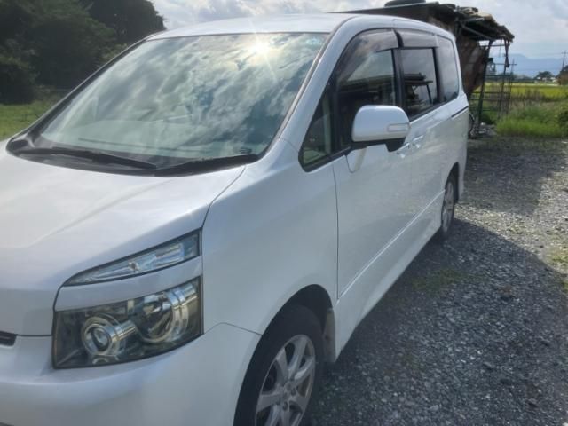 Mazda Bongo front view