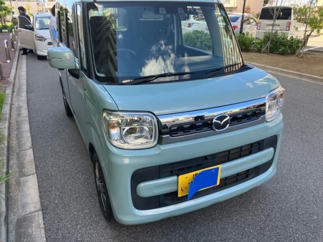 Mazda Bongo front view