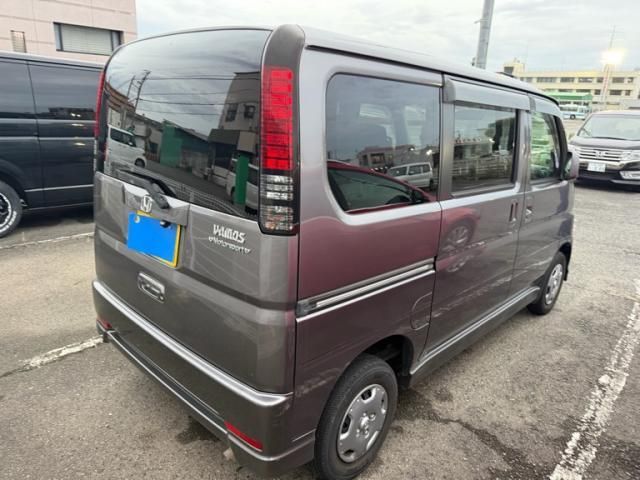 Mazda Bongo front view