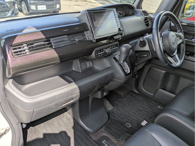 Mazda Bongo rear view
