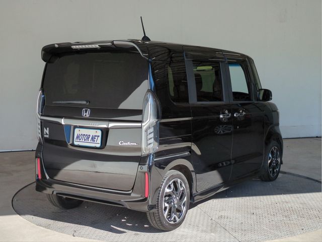 Mazda Bongo front view