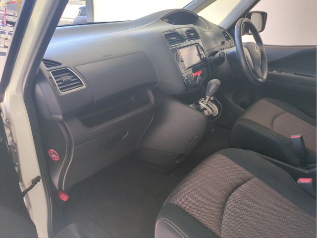 Mazda Bongo rear view