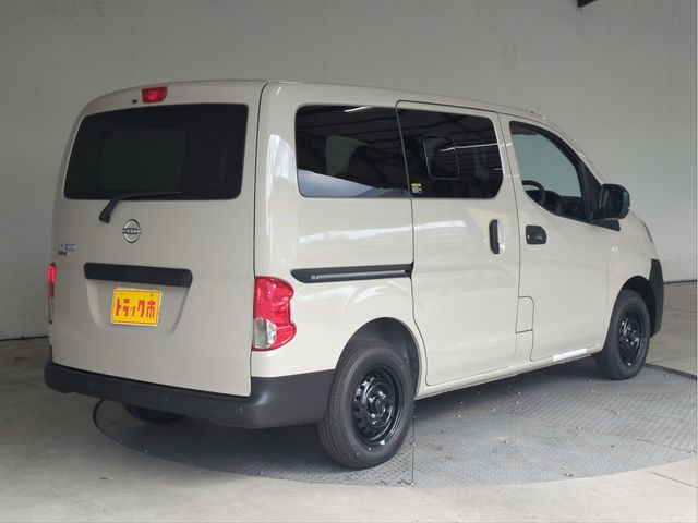 Mazda Bongo front view