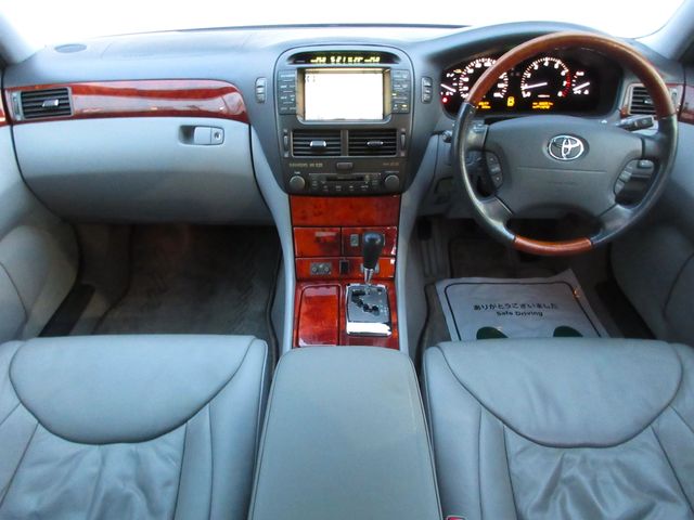 Mazda Bongo front view