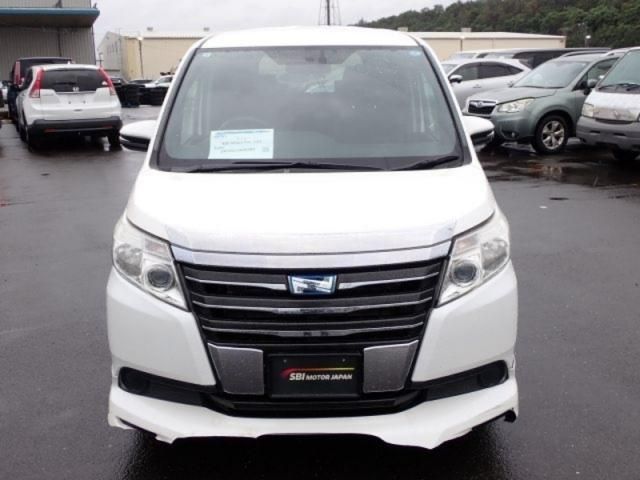 Mazda Bongo front view