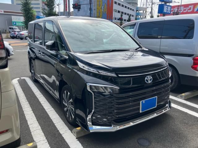 Mazda Bongo front view