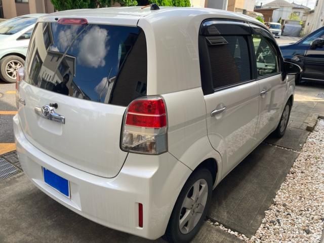 Mazda Bongo rear view