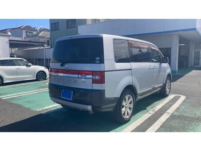 Mazda Bongo front view