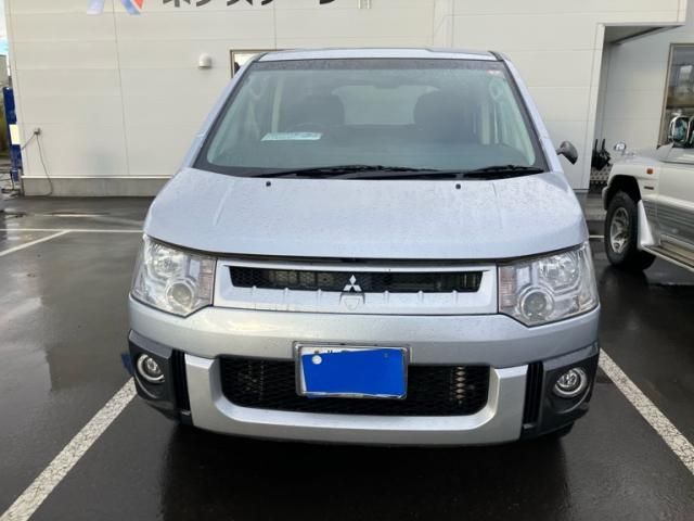 Mazda Bongo front view