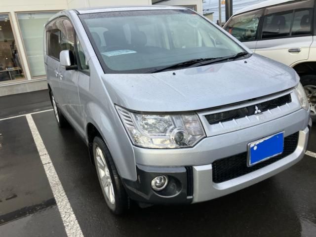 Mazda Bongo rear view