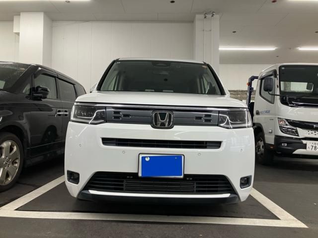 Mazda Bongo front view