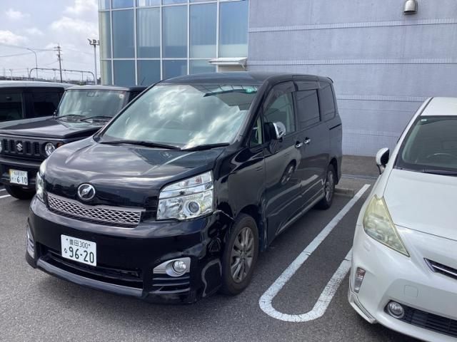 Mazda Bongo front view