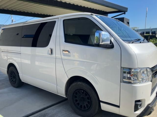 Mazda Bongo front view