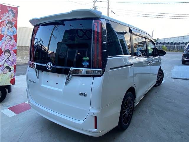 Mazda Bongo front view