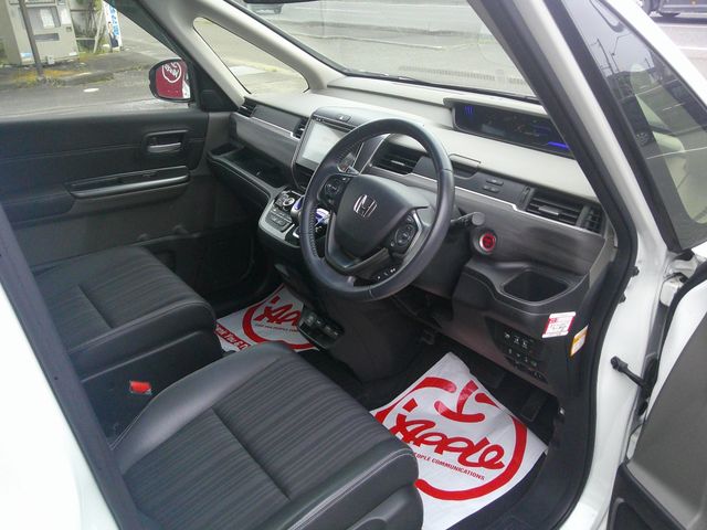 Mazda Bongo front view