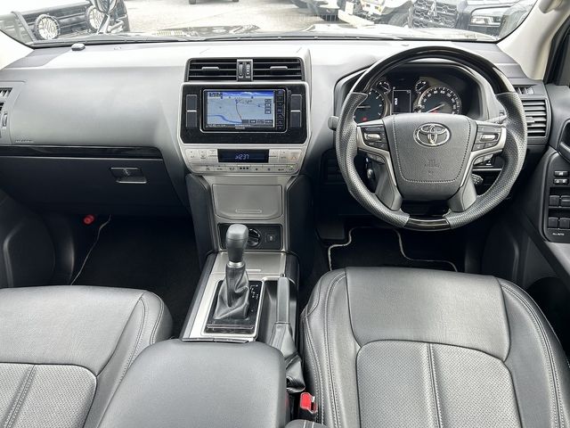 Mazda Bongo front view