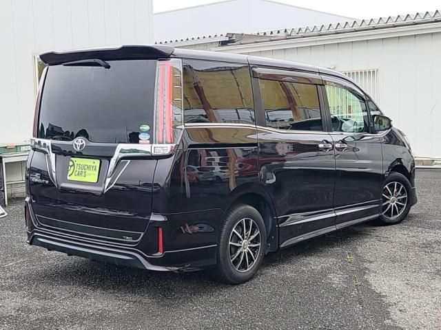 Mazda Bongo front view