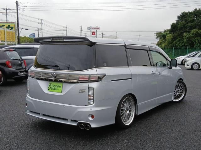 Mazda Bongo front view