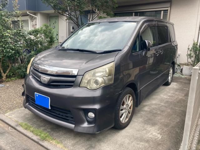 Mazda Bongo front view