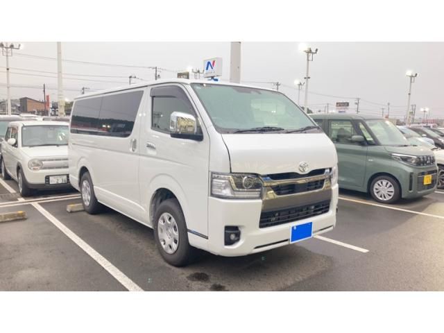 Mazda Bongo front view