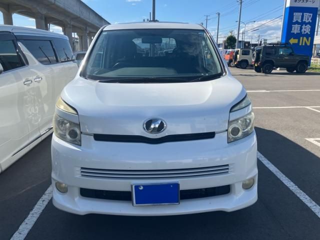 Mazda Bongo front view