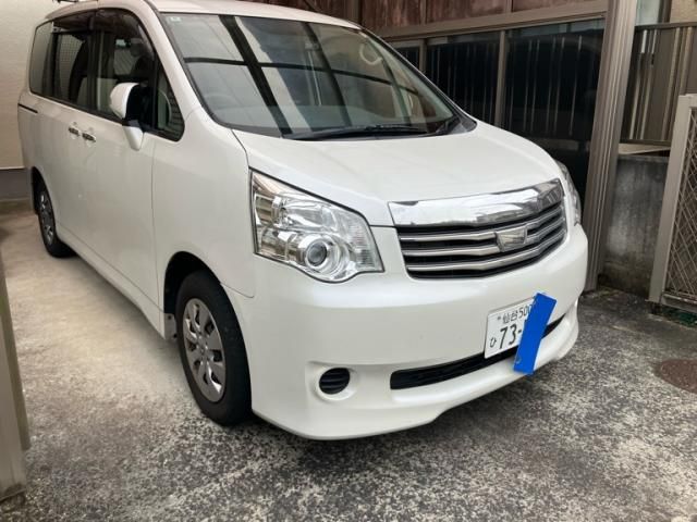 Mazda Bongo front view