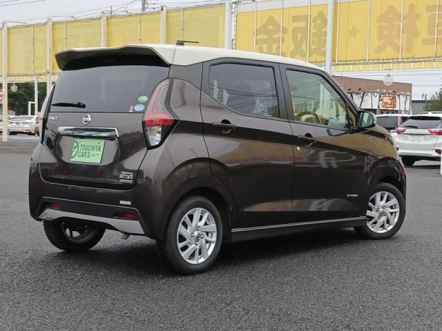 Mazda Bongo front view