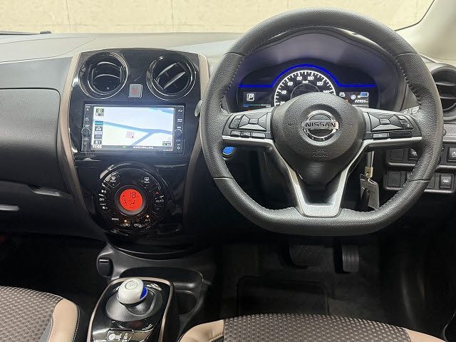 Mazda Bongo front view