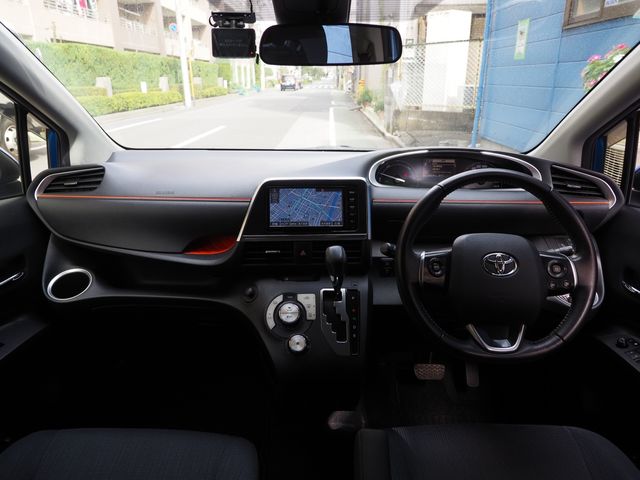 Mazda Bongo front view