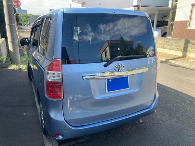 Mazda Bongo front view