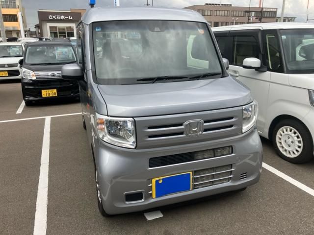 Mazda Bongo front view