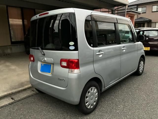 Mazda Bongo rear view