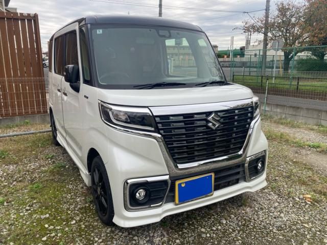 Mazda Bongo front view