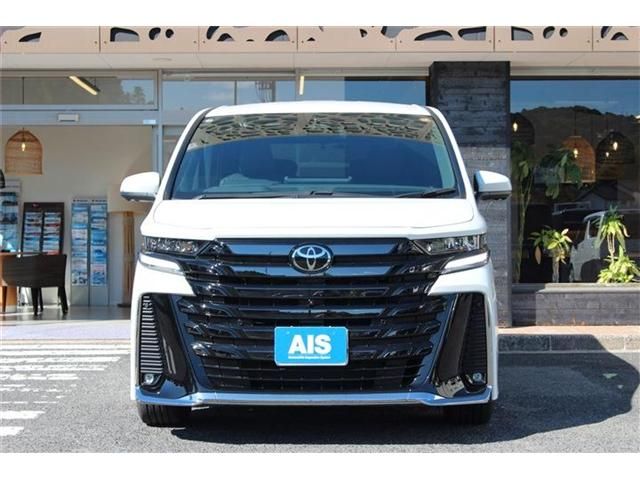 Mazda Bongo front view