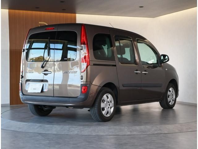 Mazda Bongo front view