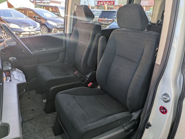 Mazda Bongo rear view