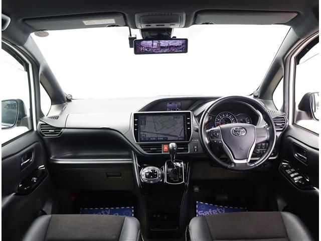 Mazda Bongo front view